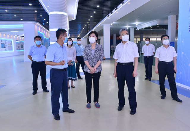 濟寧市政協(xié)主席、黨組書記霍媛媛到新風(fēng)光公司調(diào)研
